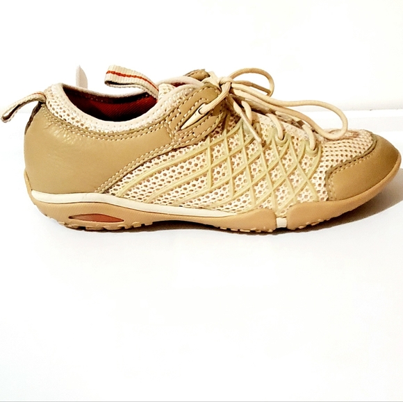 UNWORN ROCKPORT WASHABLE SNEAKERS/SHOES. WOMENS Sz:6 LACE UP, BEIGE, LIGHTWEIGHT - Picture 3 of 15